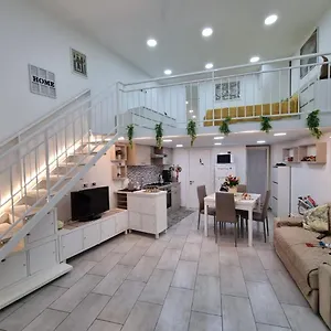 Appartamento La Tana Del Viaggiatore, Napoli